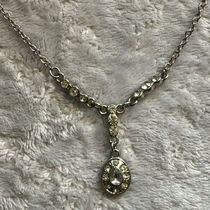 Sophisticated Silver Necklace with Teardrop Pendant